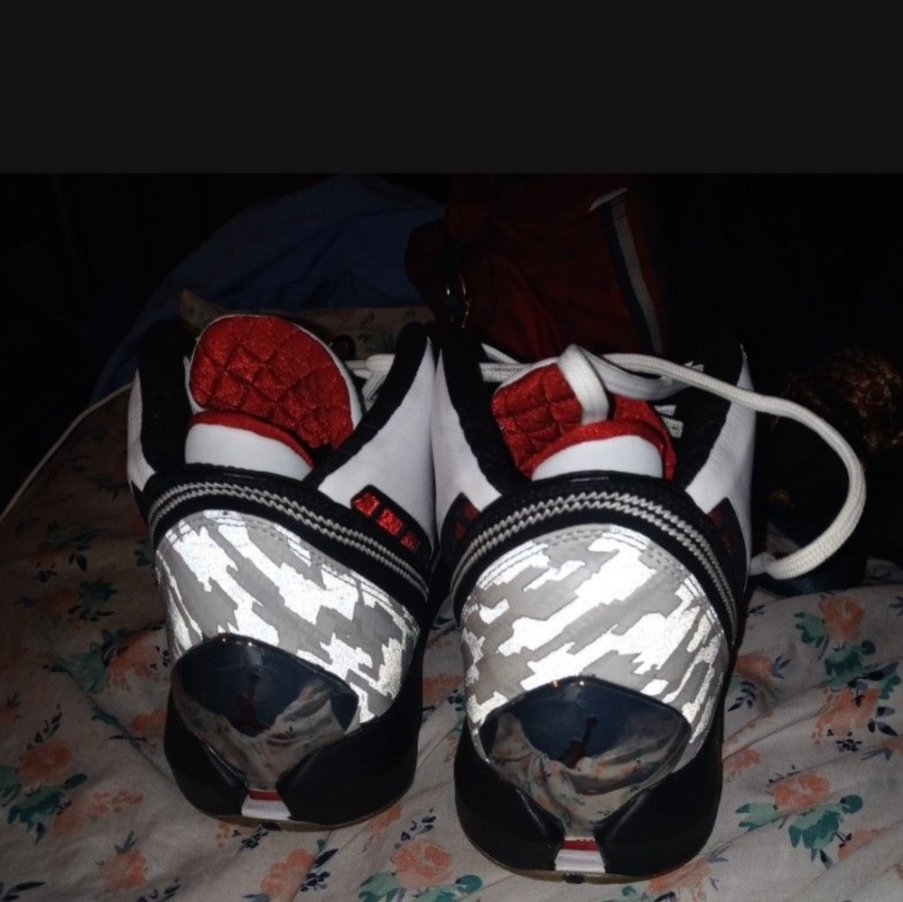 Lightly used Nike Air Jordan 22's. Men's size 10 - Picture 3 of 5